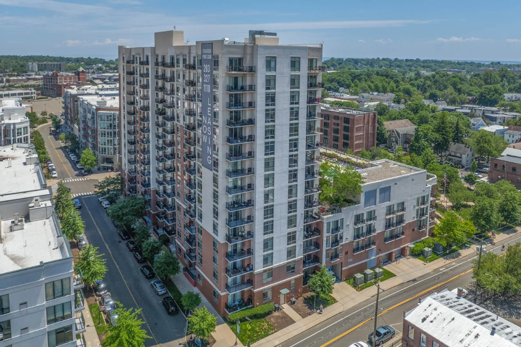 111 HARBOR POINT