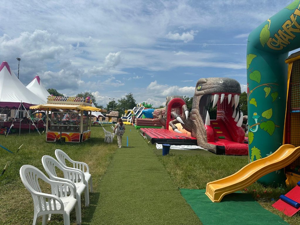 Happy Fun World – Krokodil-Hüpfburg und Jungle Fun Rutsche