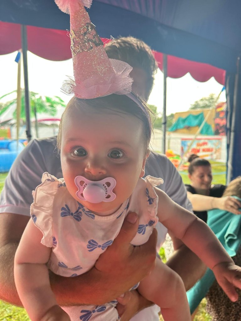 Glückliches Kind beim Kindergeburtstag in Happy Fun World