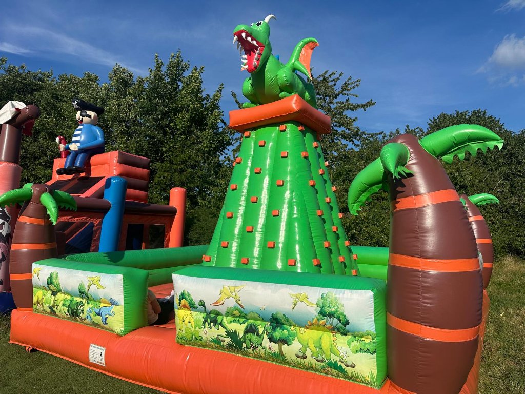 Happy Fun World – Großes Piraten-Schiff als Hüpfburg für Kinder