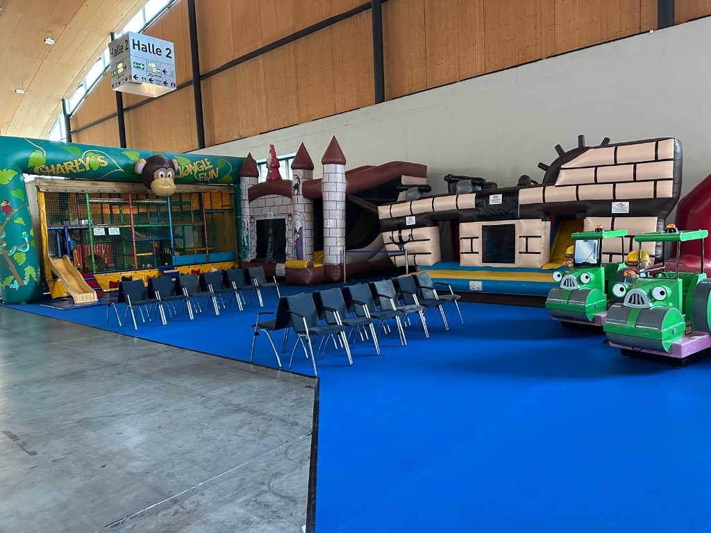 Happy Fun World – Halle 2 mit Jungle Fun, Schloss-Hüpfburg und Fahrzeugen