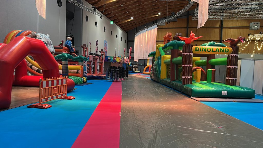 Happy Fun World – Dinoland Hüpfburg in der Indoor-Messehalle