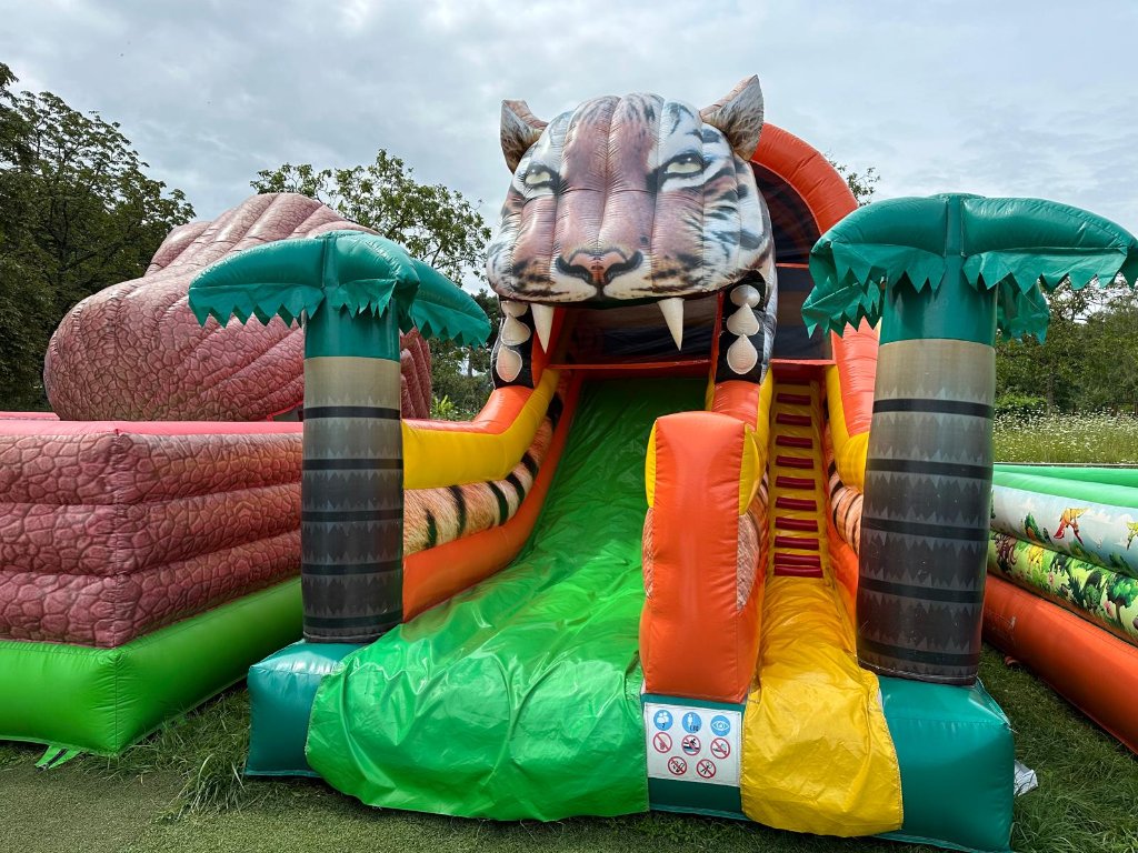 Happy Fun World – XXL Tiger-Hüpfburg mit Wasserrutsche