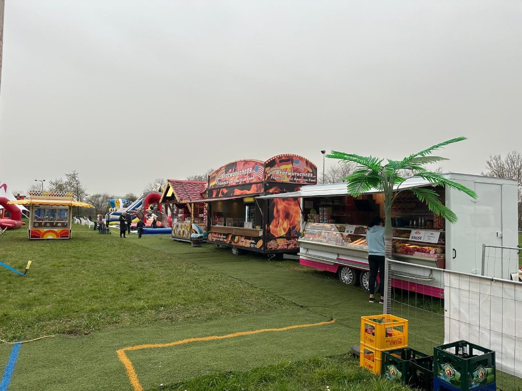 Happy Fun World Hüpfburgenpark – Dschungel-Imbiss und Foodstand