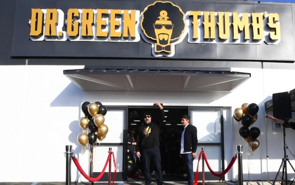 B-Real outside a Dr. Greenthumb's dispensary at a grand opening event