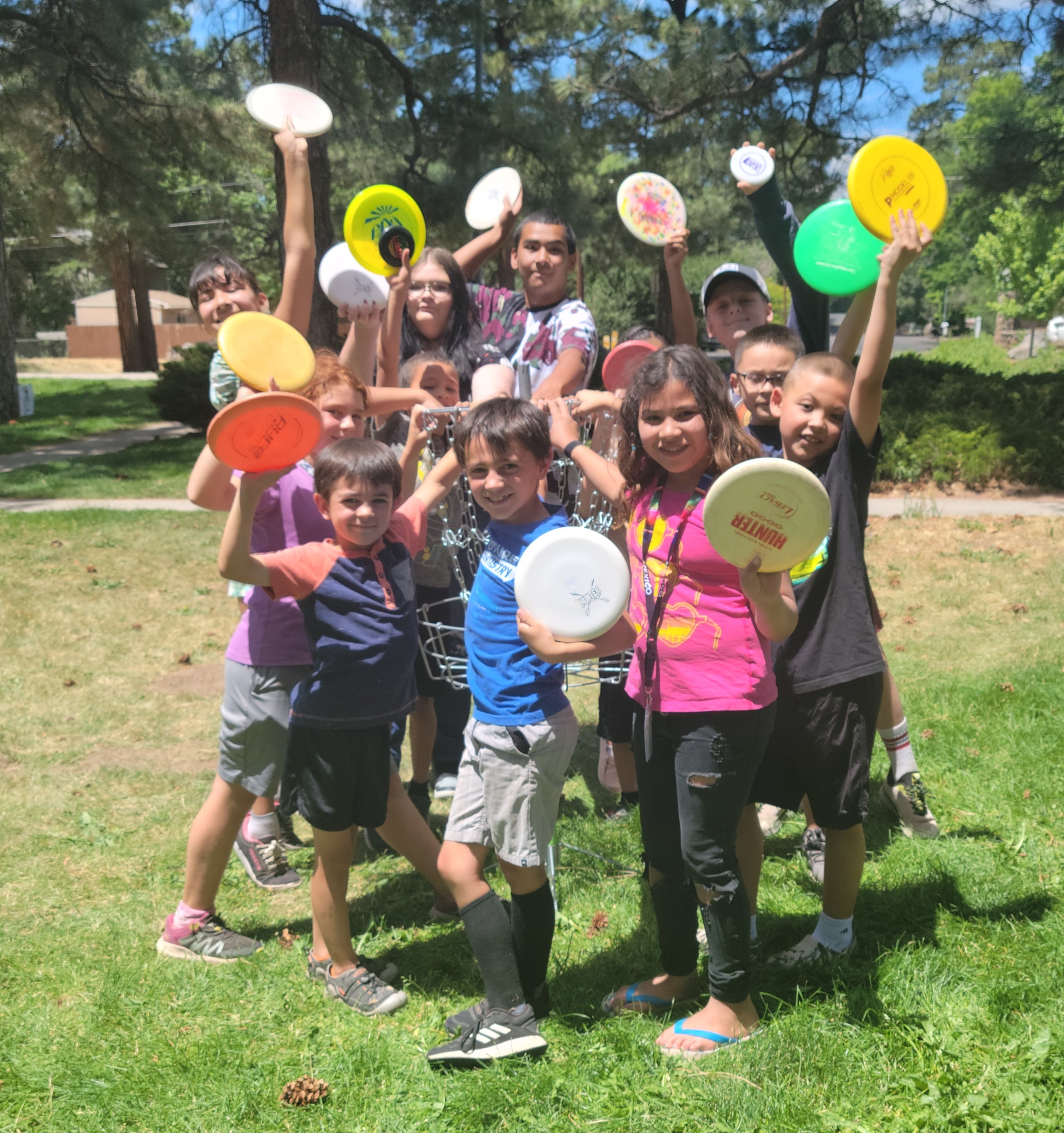 Mr. Eddie coaching kids in disc golf