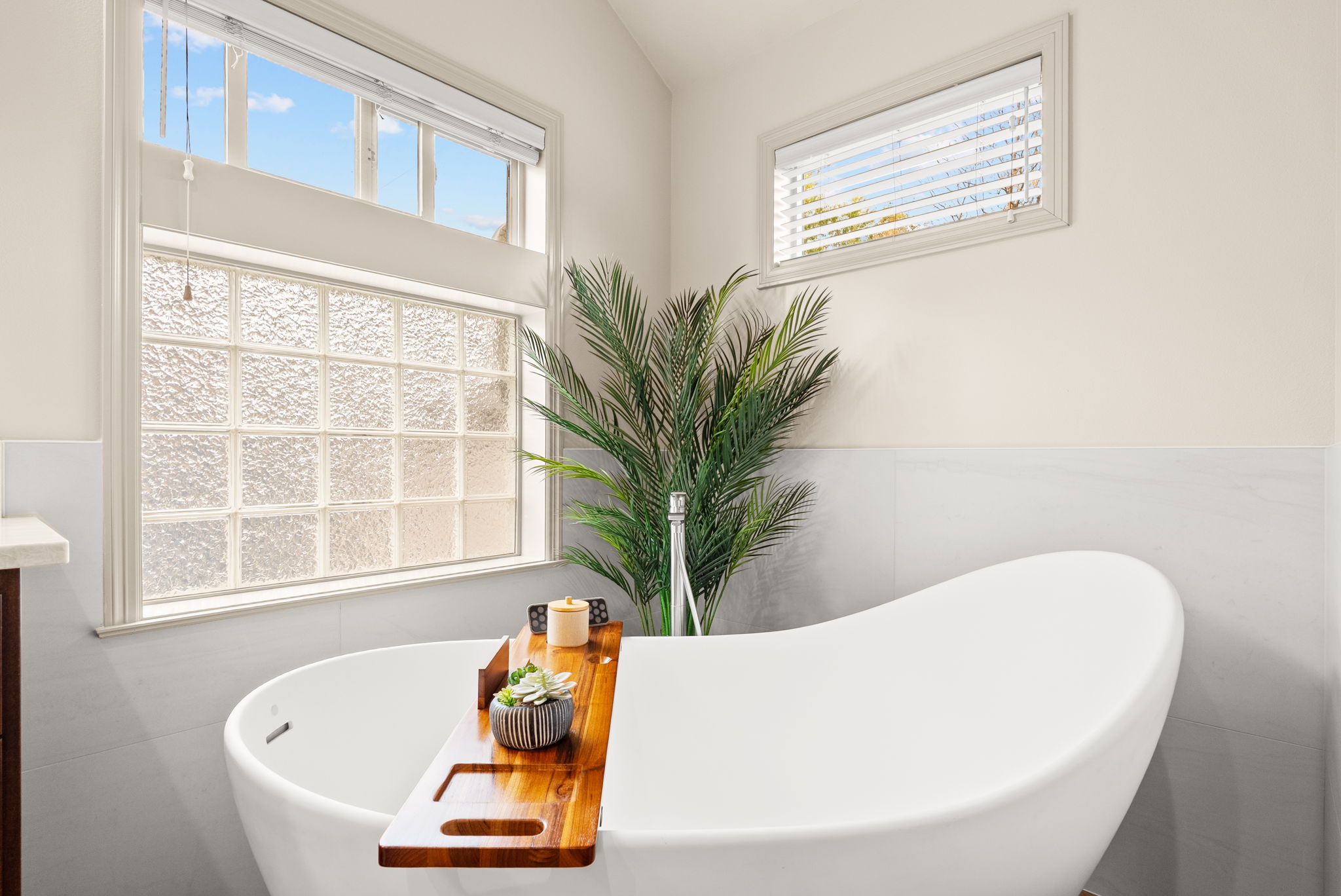 Soaking Tub & Glass Block Windows