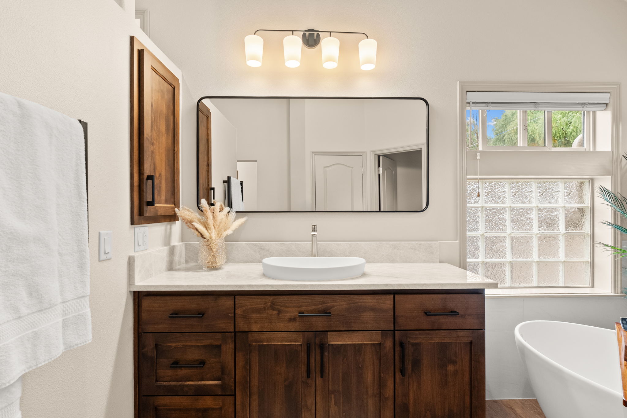 Vessel Sink & Matte Black Mirror