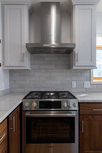 Kitchen — Range & Hood Detail