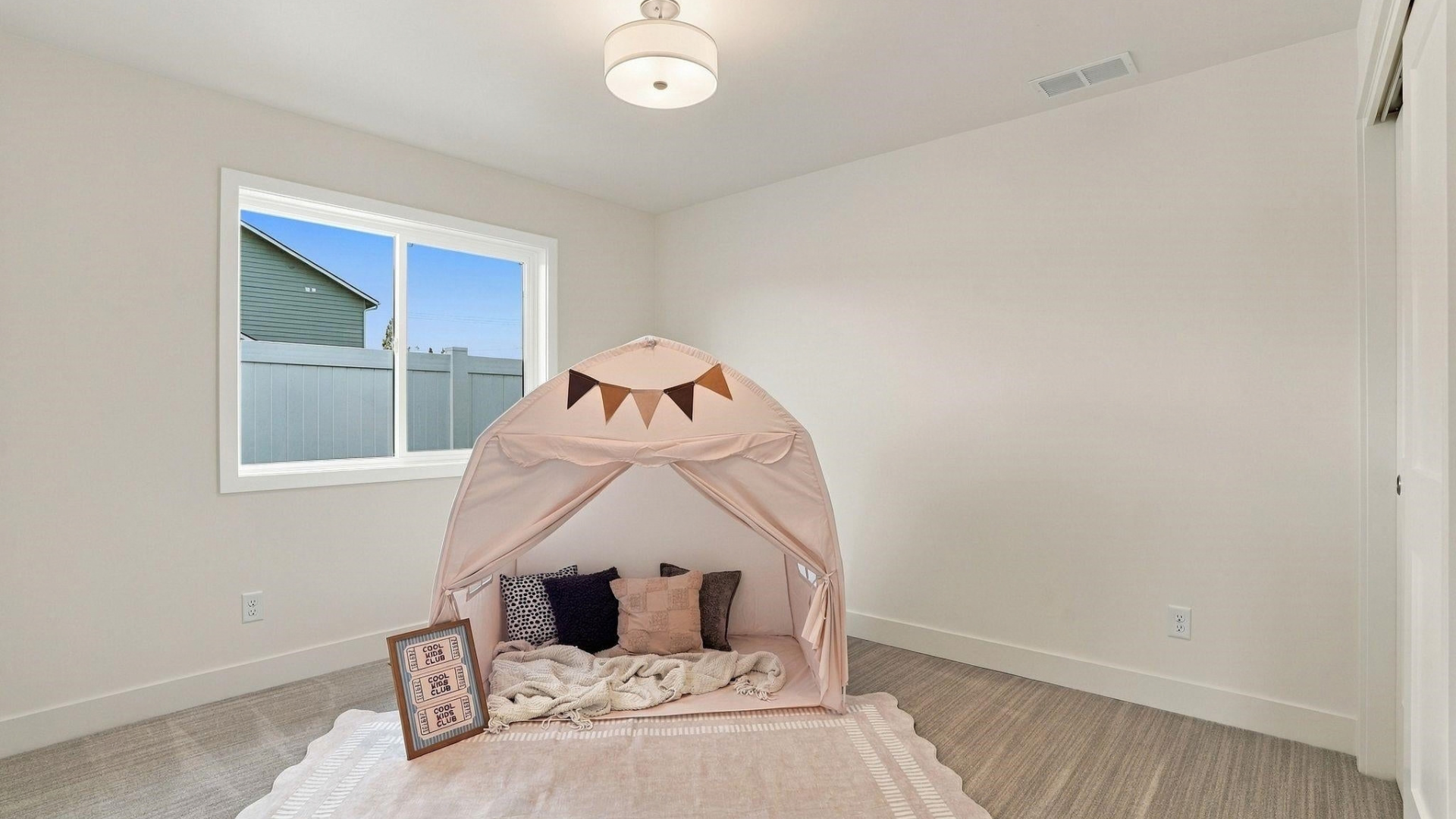 Kids Room — Play Tent & Cool Kids Club