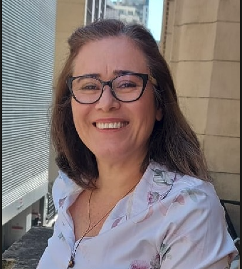 Profª. Drª. Adriana Silva