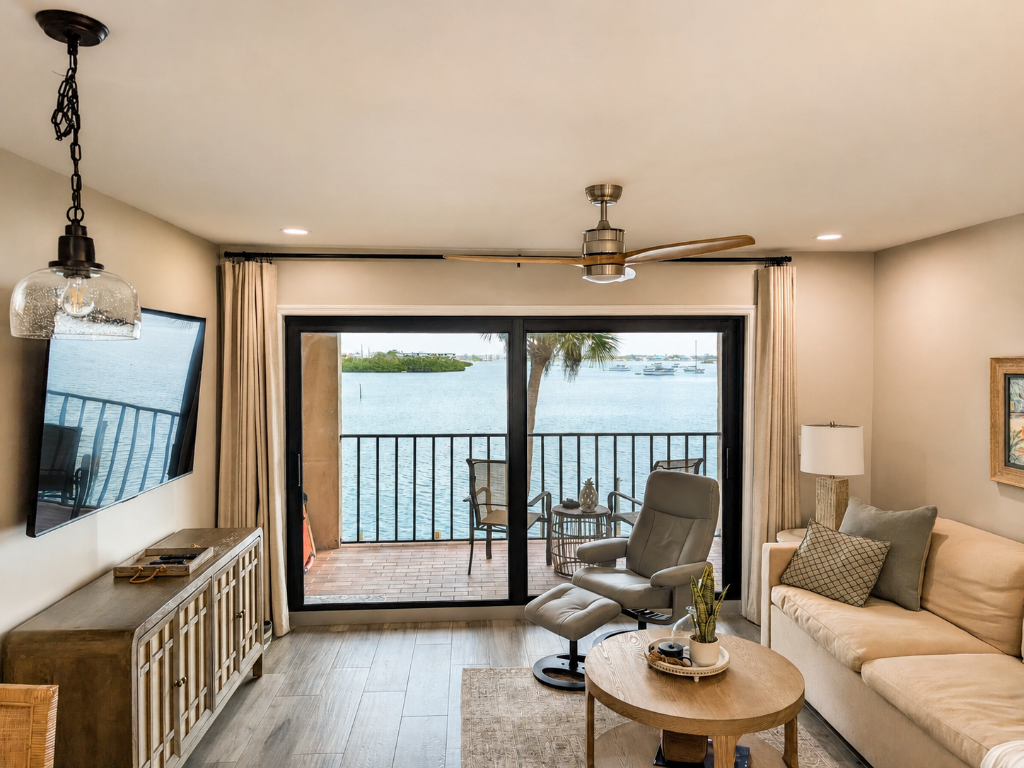 Private Waterfront Patio