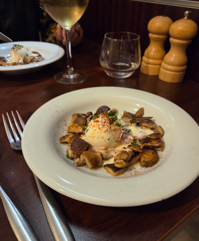 Oeuf poché aux champignons