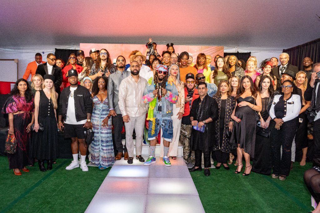 Style Across the Aisle Group