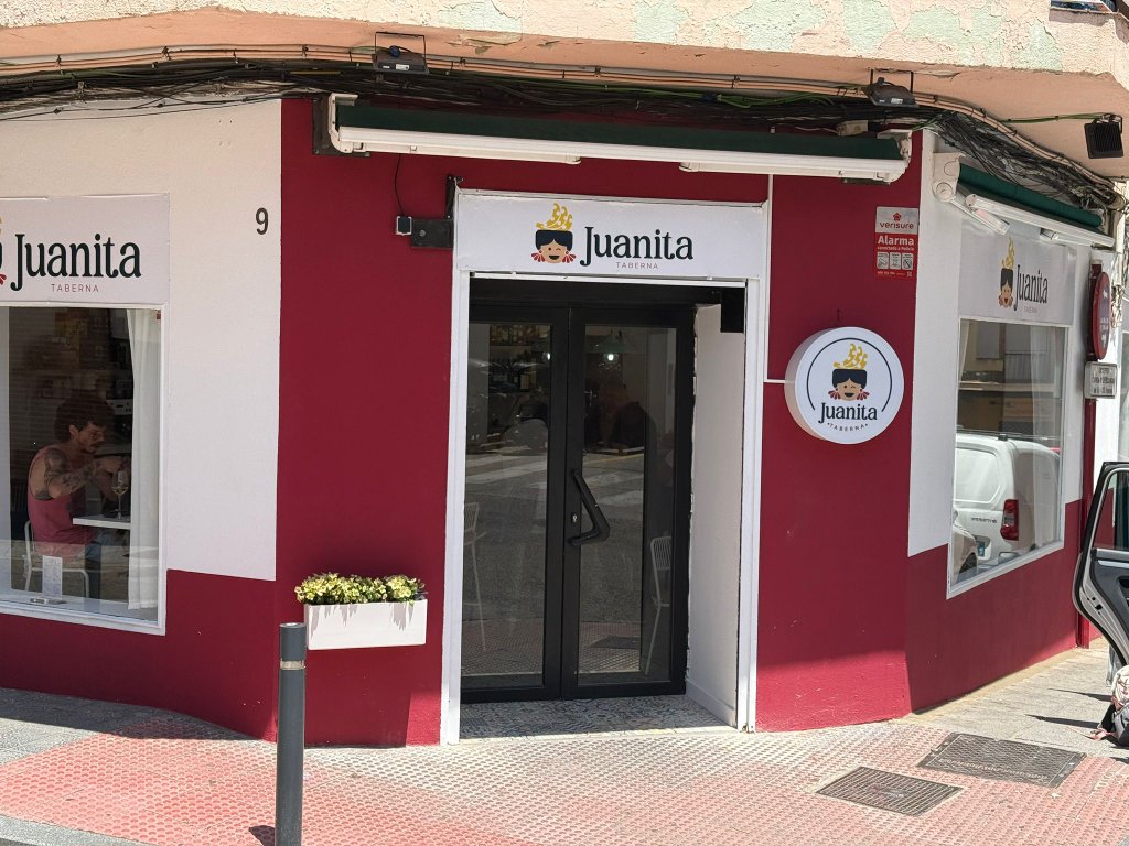La taberna, desde la calle