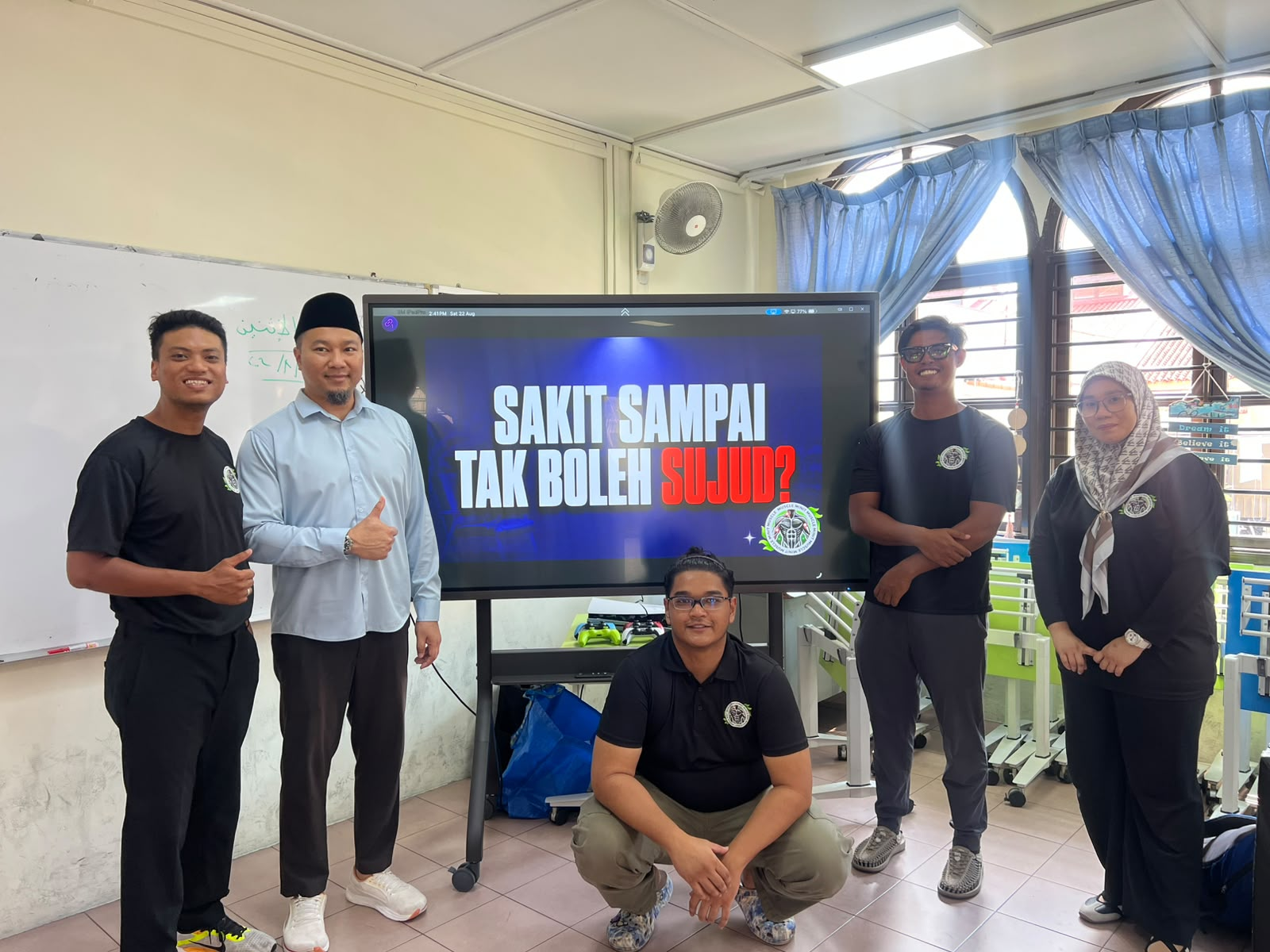 Community outreach at Madrasah Alsagoff. Helping people move and pray without pain.