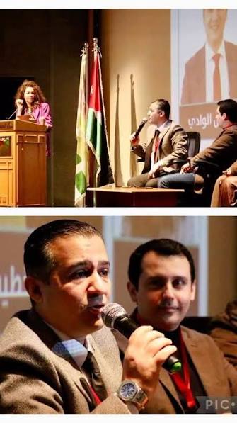 جلسة حوارية على المسرح — مؤتمر دولي