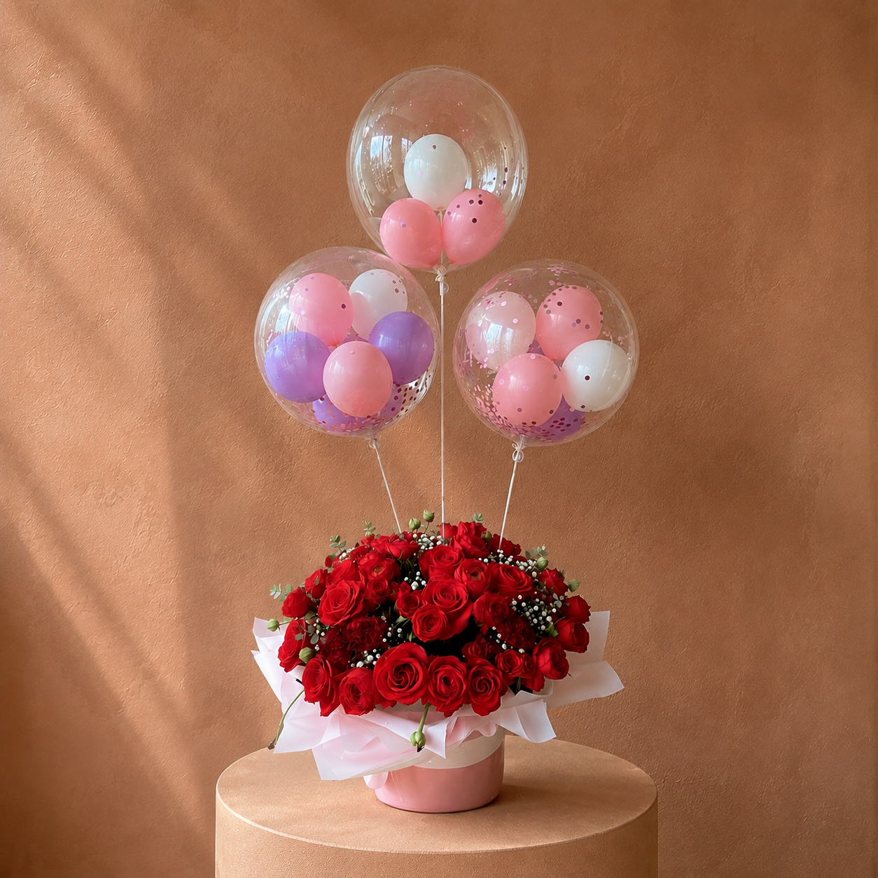 Caja Rosa con Rosas Rojas y Globos