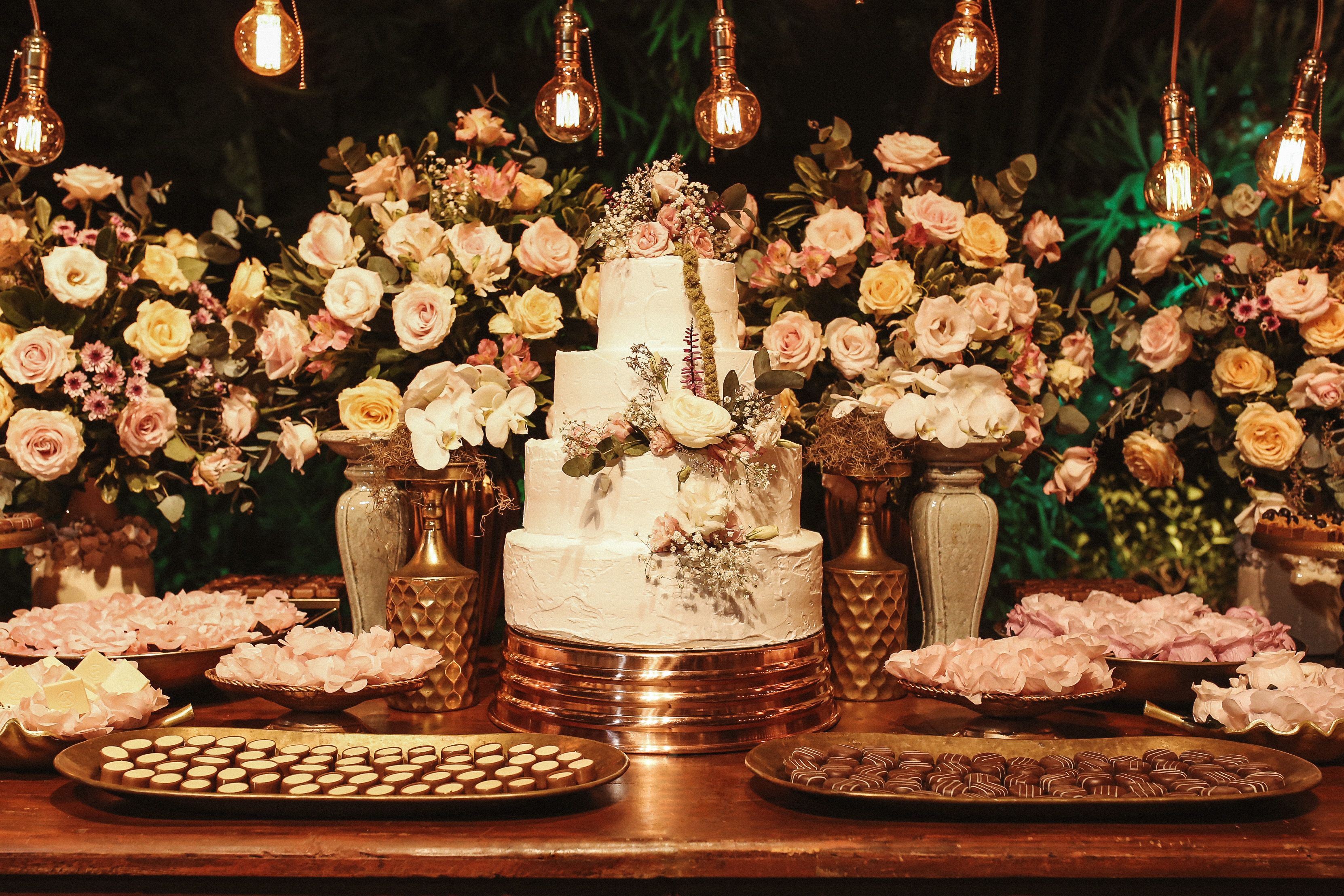 Mesa de pastel de boda