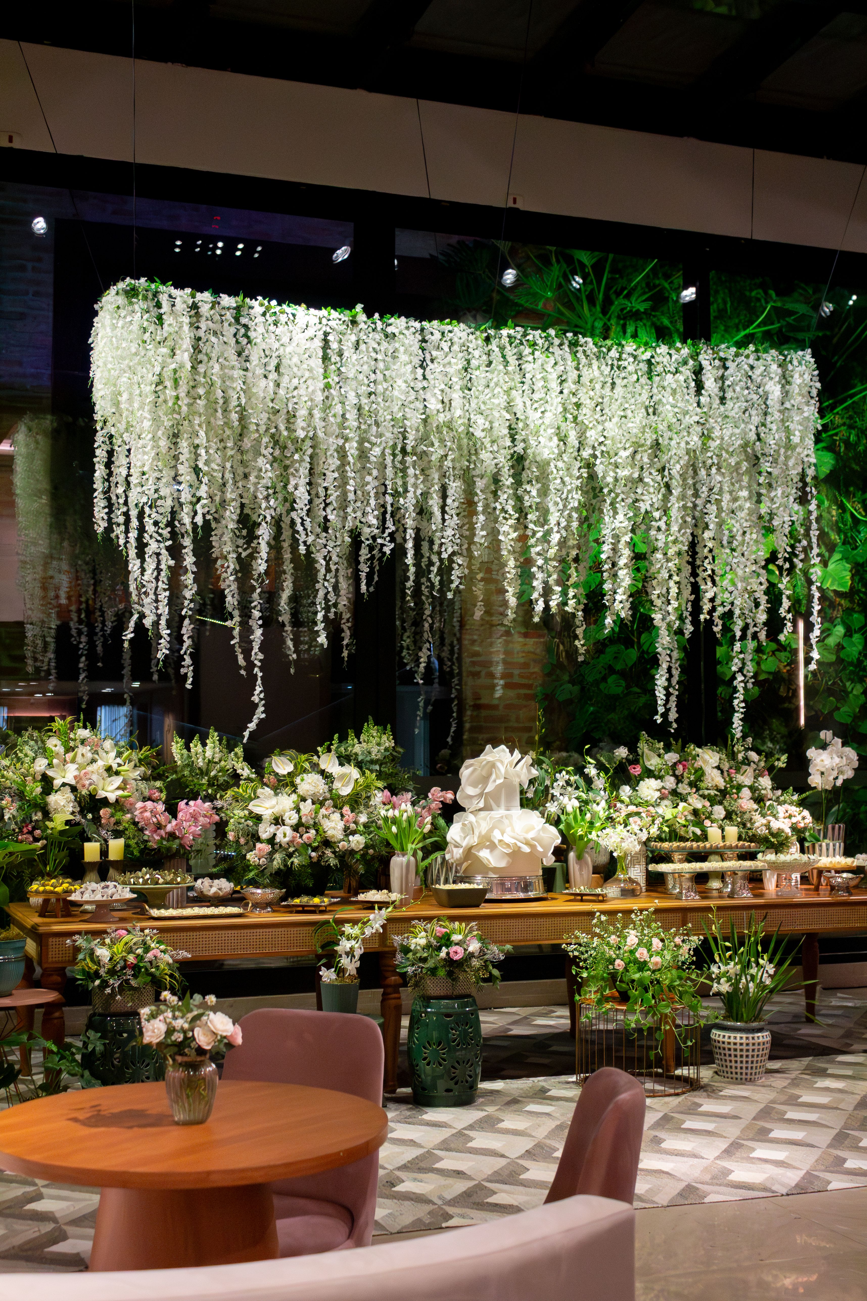 Instalación floral colgante