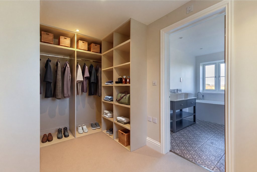 Dressing Room – Fitted Walk-In Wardrobe