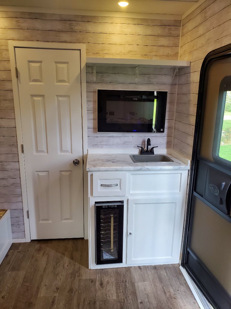 Salon trailer TV and wine fridge