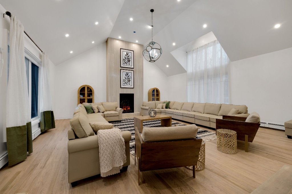Monroe Family Villa