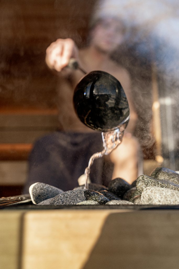 Ritual av vann på steiner