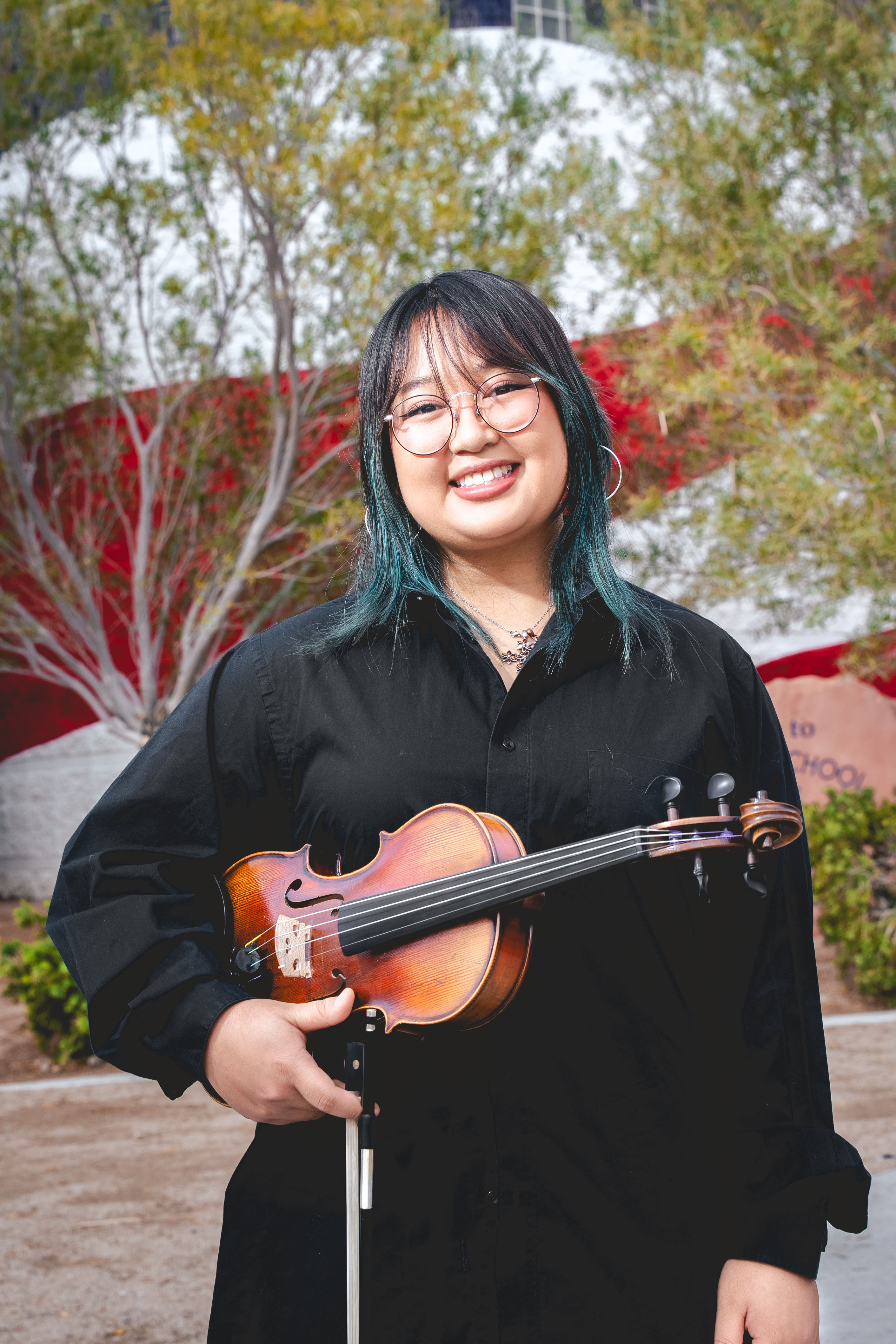 Senior portrait with violin and teal highlights
