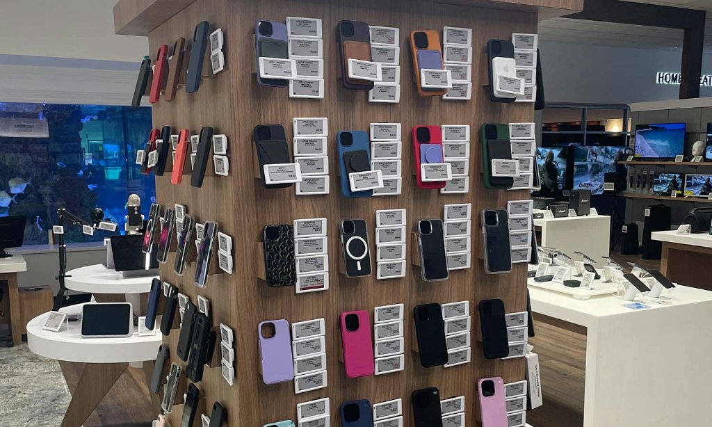 MOFT Snap Stand at Abt Electronics