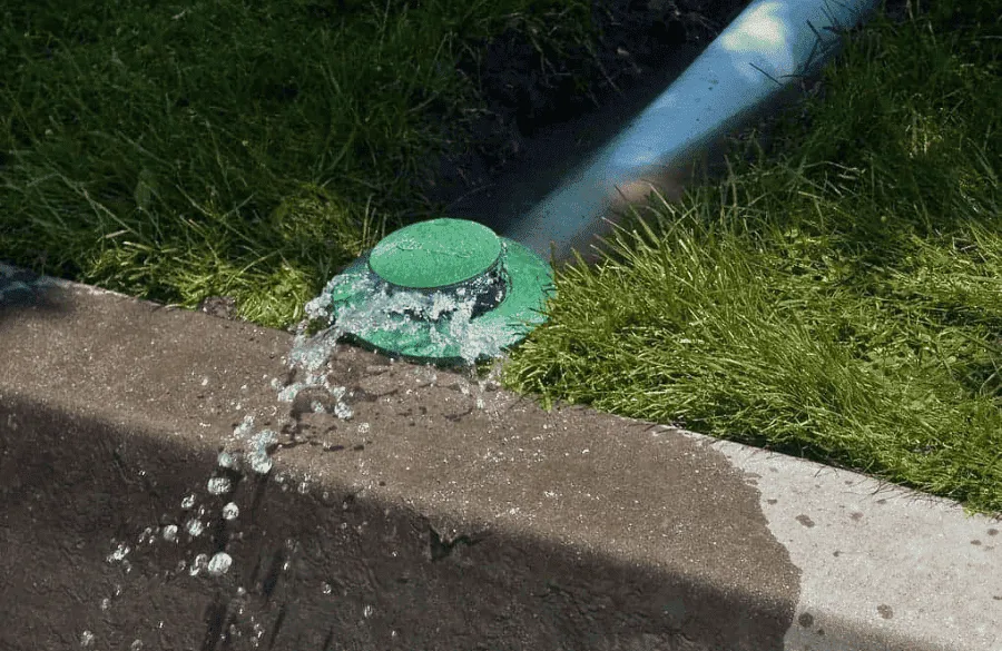 Pop-up emitter drainage system releasing water by Visionary Outdoor Solutions