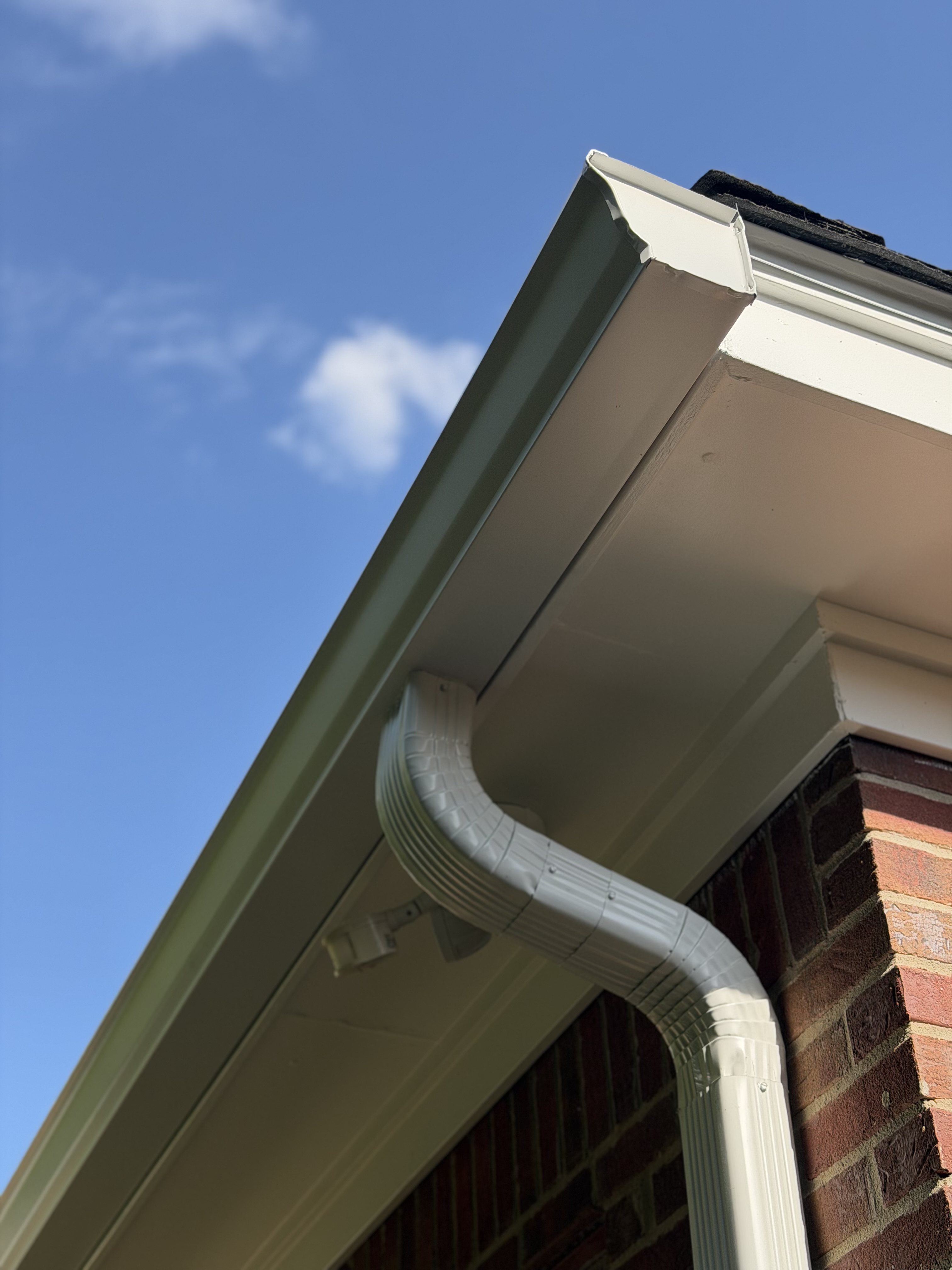 New seamless aluminum gutter with downspout on a brick home in Flowood MS