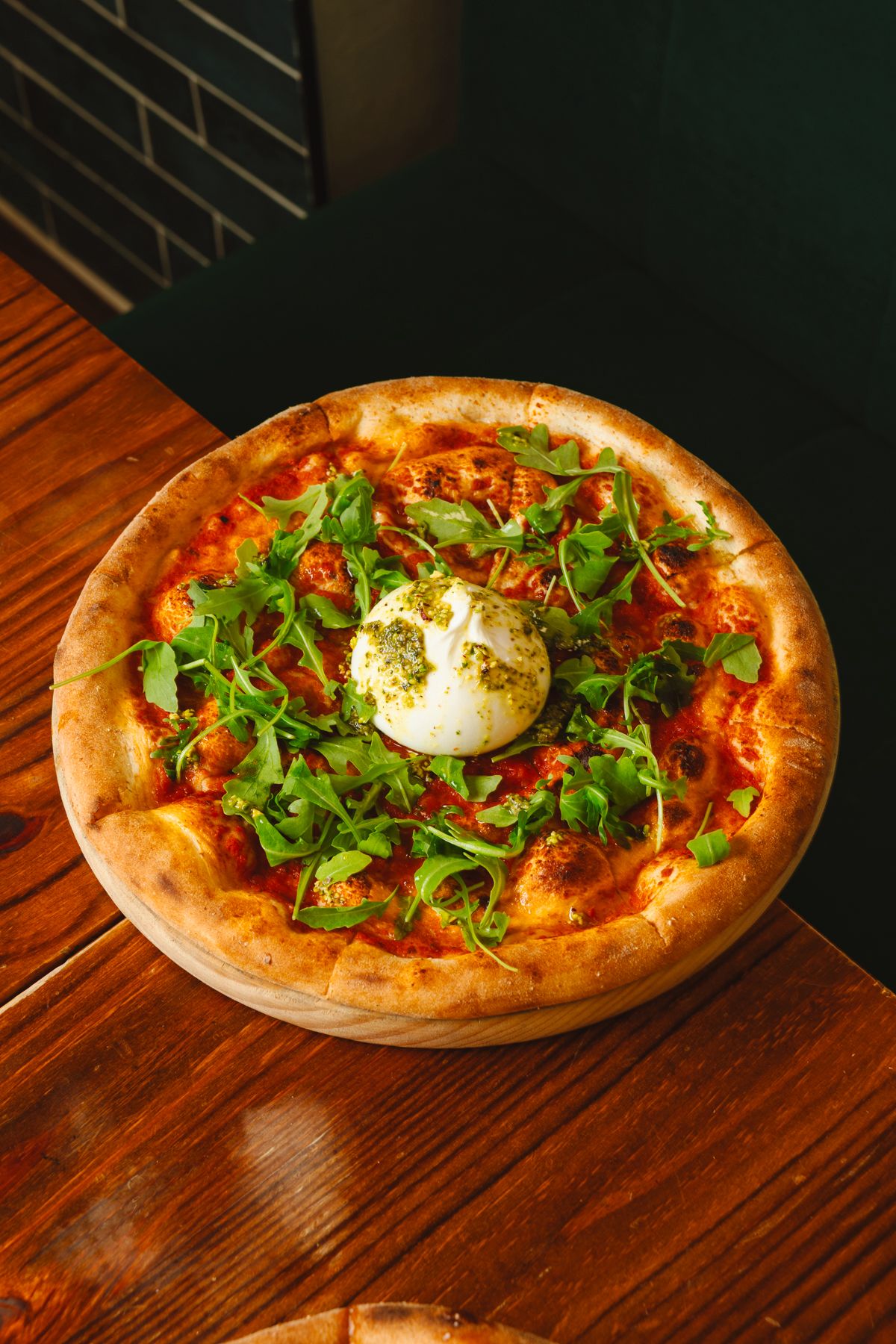 Pizza de burrata al pesto