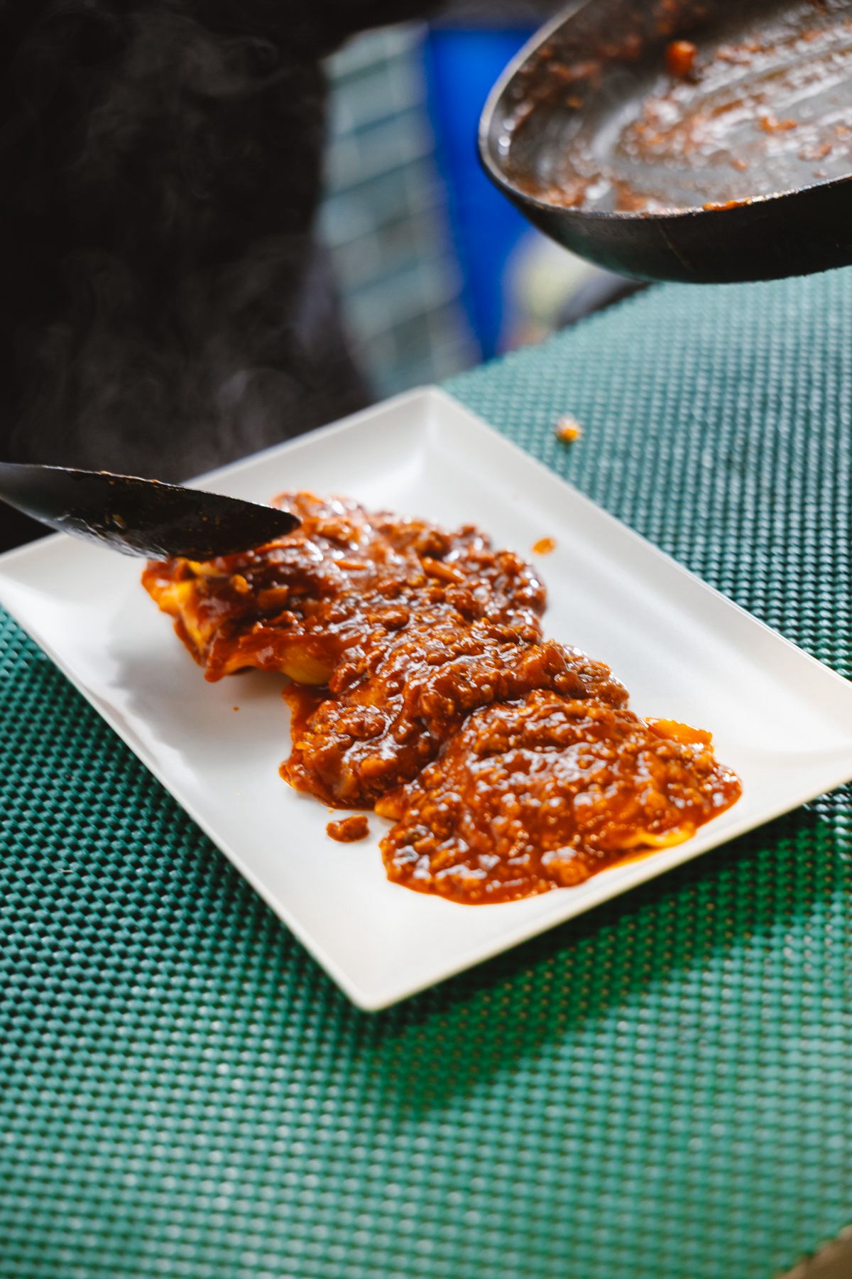 Pasta al ragù recién emplatada