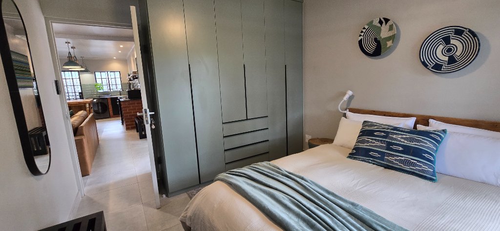 Main Bedroom — Wardrobe