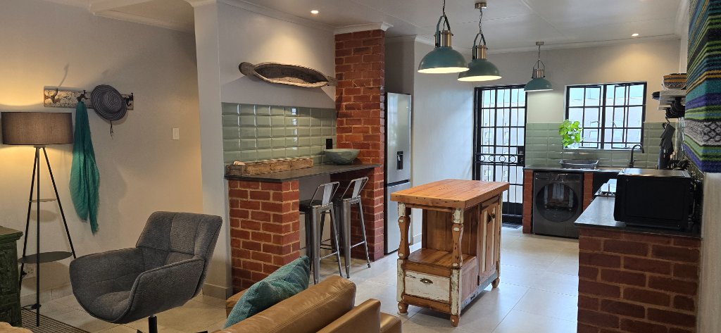 Kitchen & Living