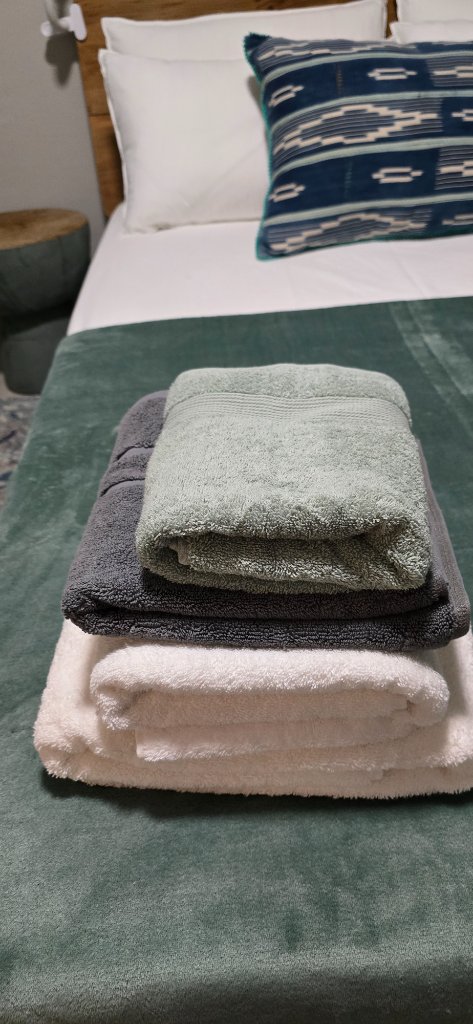 Bedding & Towels — 100% Cotton