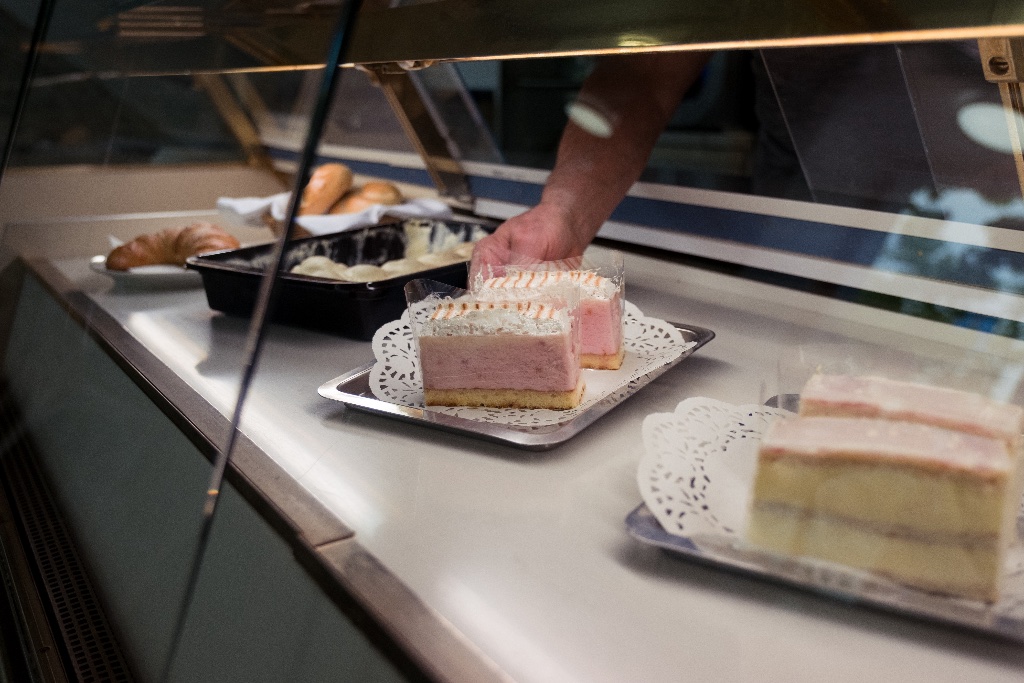 Torten in Vitrine