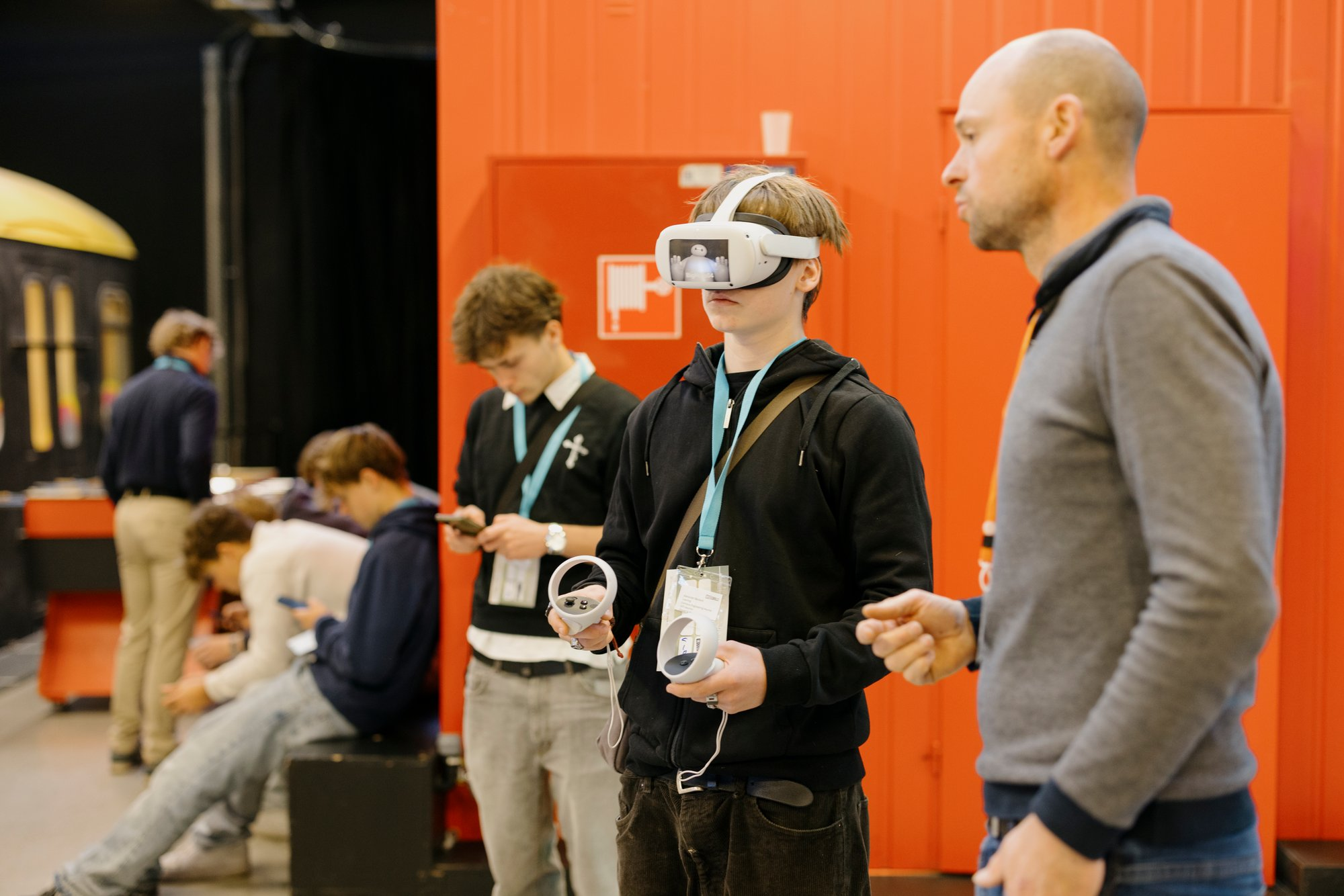 Leerling met VR-bril op de Inspiration Day 2024