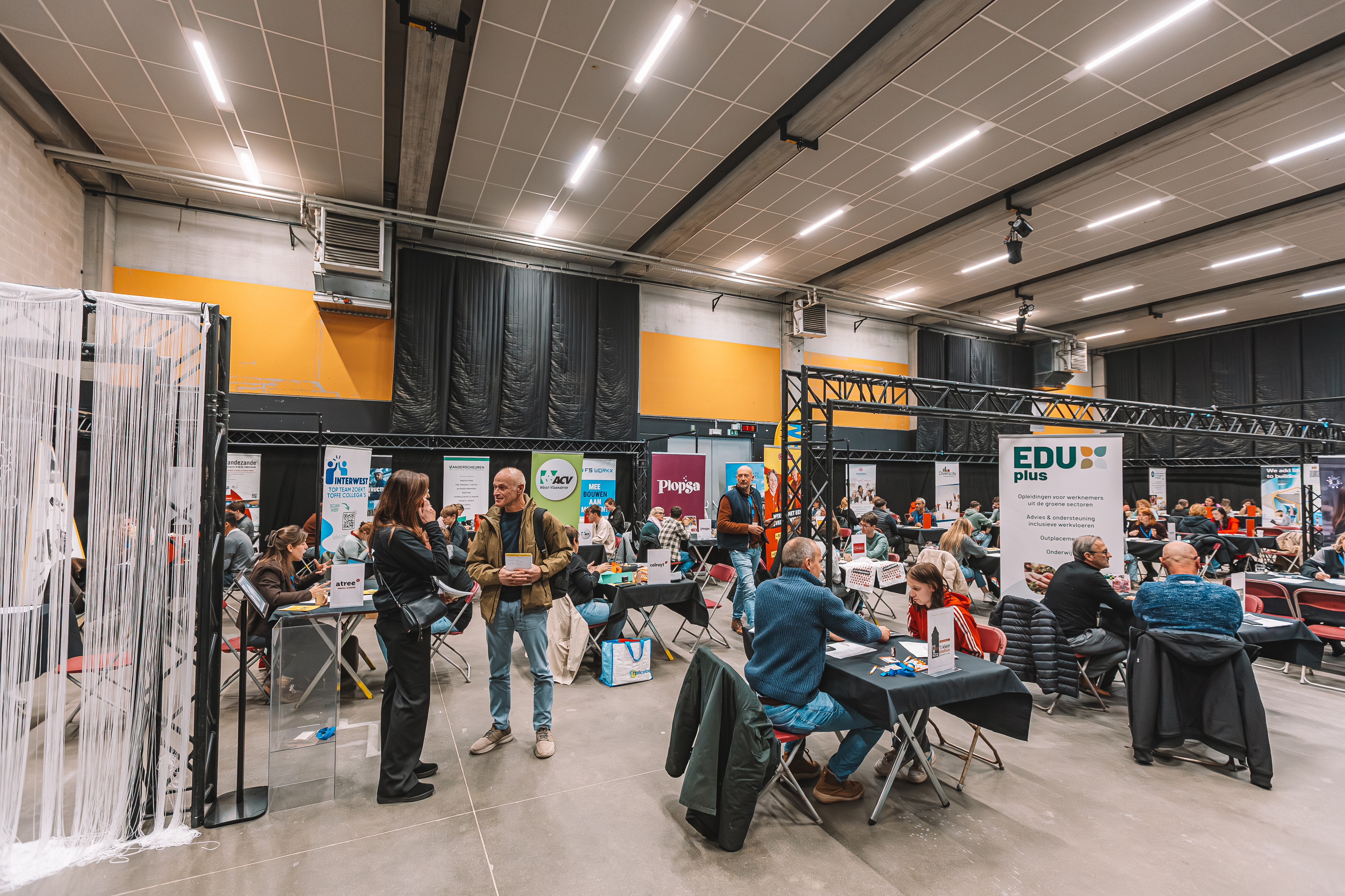 Speeddates · de beursvloer in volle gang