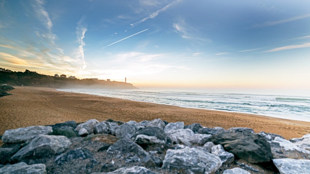Plage de Biarritz — Aube Dorée