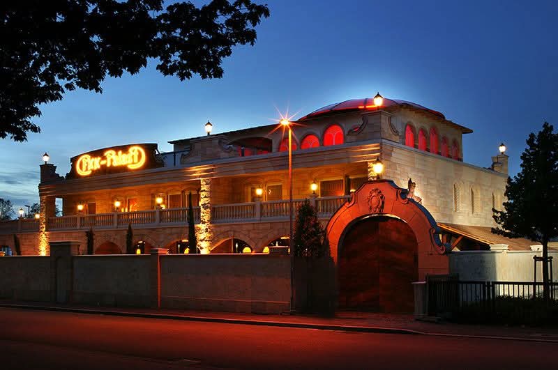 Palast bei Nacht