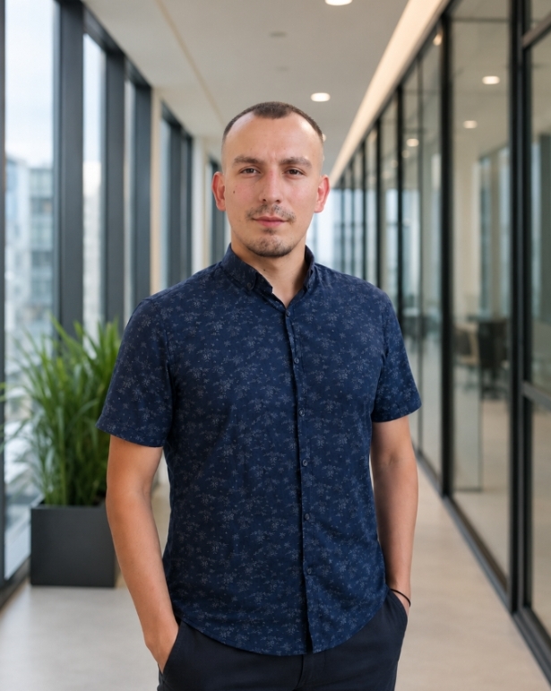 Konstantinos Mavridis, Communications Officer