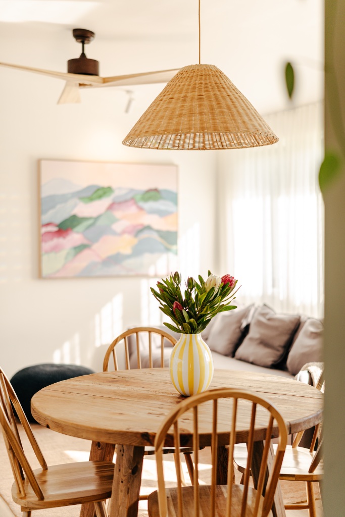 Dining table detail