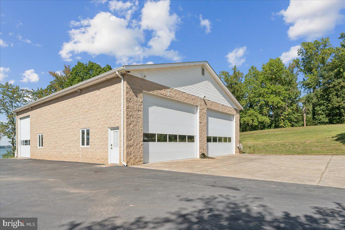 1555 Ben Doane Rd — The Detached Workshop