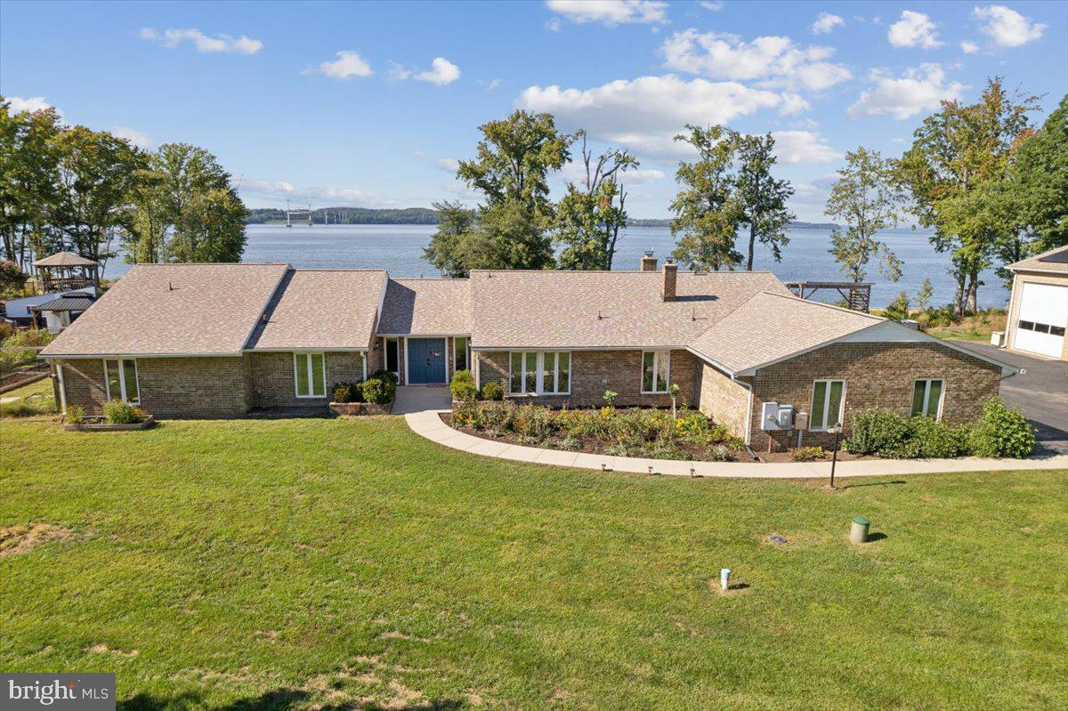 1555 Ben Doane Rd — The Residence