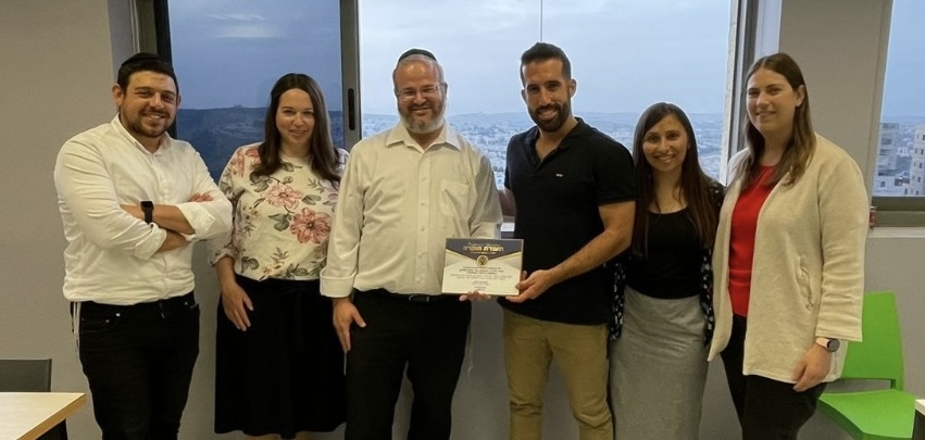 Scaling Personal Support in the Haredi Community