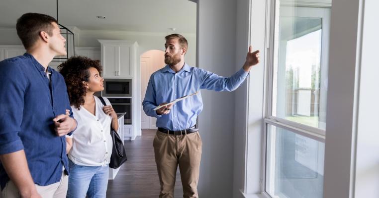 A local tradesperson explaining smoke alarm options to a homeowner