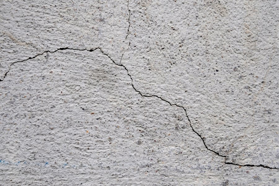 Jagged diagonal crack in rough-cast render