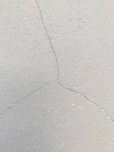 Cracked render repaired with flexible cork spray coating